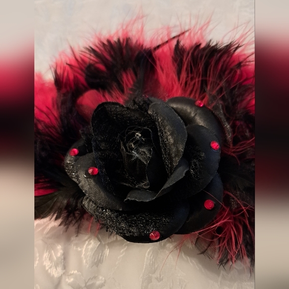 A gorgeous feathered hair clip... - Picture 2 of 5